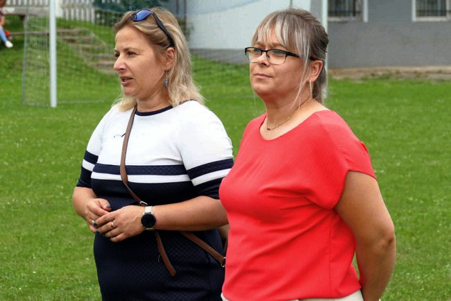 Turniej otworzyła prezes GUKS „Młodzik” Ewa Głodek (z lewej). Obok wiceprezes klubu Magdalena Warnieło