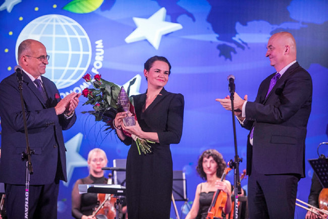 W ubiegłym roku Specjalną Nagrodę Forum Ekonomicznego otrzymała liderka białoruskiej opozycji, Swietłana Cichanouska. Fot. Instytut Studiów Wschodnich