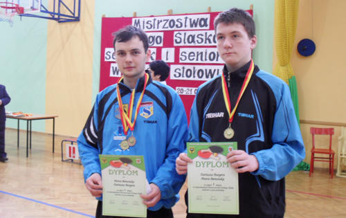 W finale turnieju w Miliczu spotkali się dwaj strzelinianie, Piotr Bereziuk (z lewej) oraz Dariusz Burger