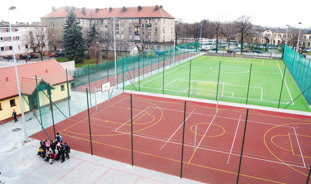 W Strzelinie jest kilka boisk, z których mogą korzystać przyszli mistrzowie sportu. Foto: UMiG Strzelin
