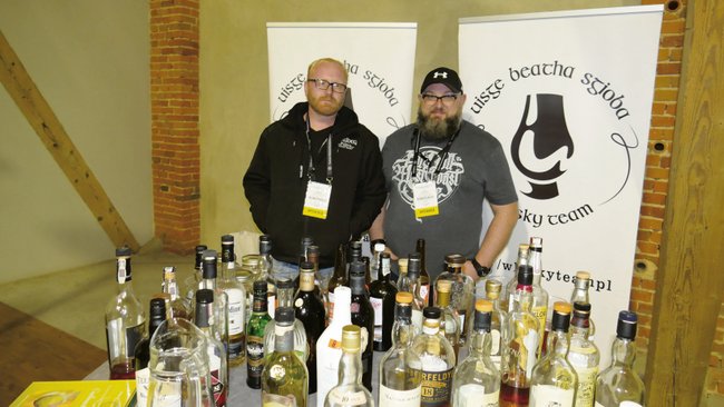Tomasz Razik (po prawej) z „Whisky Team” mówi, że organizacja tego typu imprez zdecydowanie ma sens