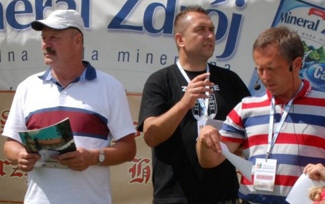 Andrzej Regner (z prawej), Rafał Śledź i Jerzy Rejnowski na półmaratonie w Henrykowie