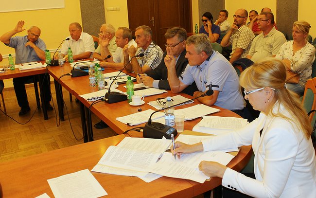 Decyzją większości Rady Miejskiej Strzelina podczas sierpniowej sesji wygaszono mandaty radnej Renaty Dobuckiej i radnego Juliana Kaczmarka