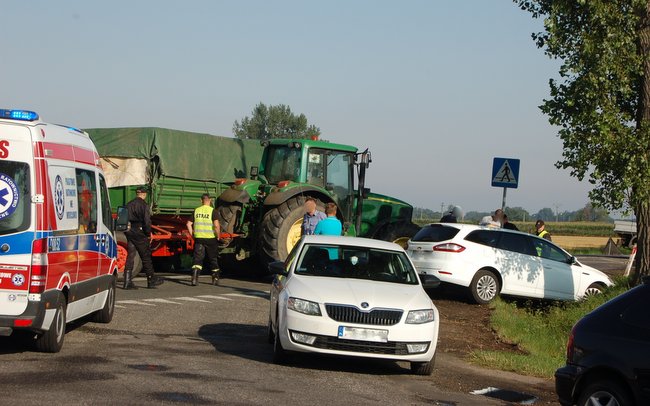 Na drodze Strzelin - Wrocław zderzyły się trzy pojazdy