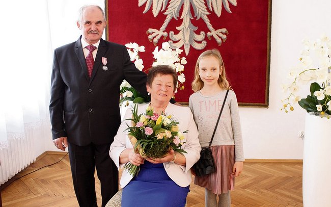Lidia i Jerzy Piękoś z wnuczką Hanią