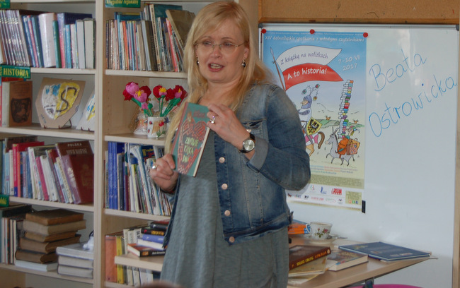 Gościem spotkania była pisarka, autorka powieści dla dzieci i młodzieży Beata Ostrowicka