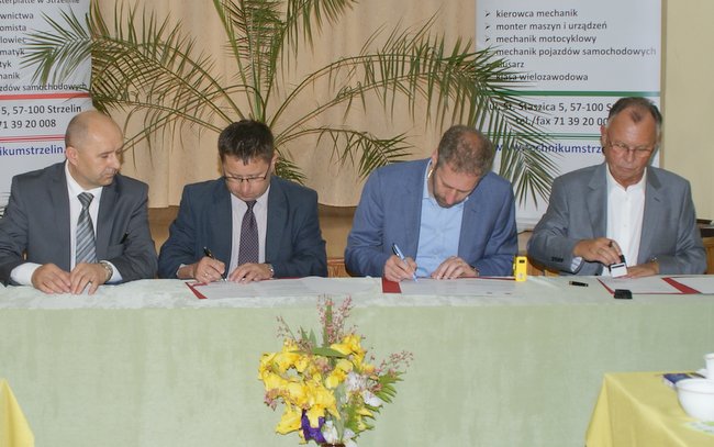 Porozumienie podpisali (od lewej): Robert Kozuń, Marek Warcholiński, Paolo Bortolotto i Zdzisław Koziński