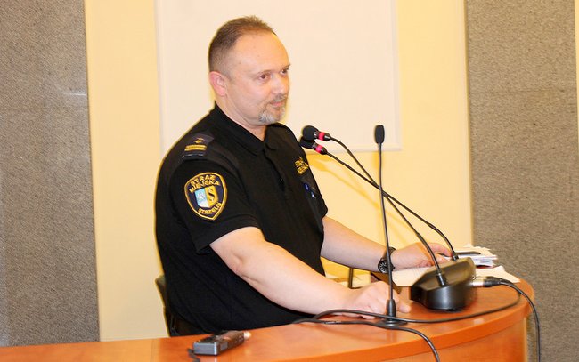 – Nie jestem zwolennikiem nadmiernego stosowania mandatów karnych - mówił komendant straży miejskiej w Strzelinie Robert Harhala