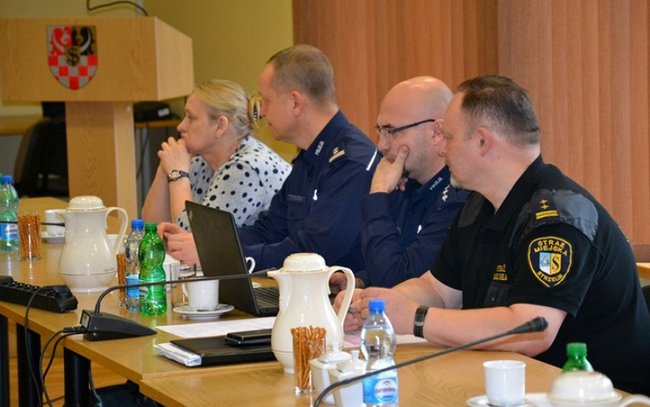 W posiedzeniu Komisji Bezpieczeństwa i Porządku wzięli udział przedstawiciele służb mundurowych i samorządowcy. Foto: Piotr Cal