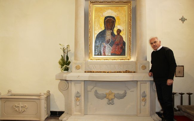 Zrobiony został również nowy boczny ołtarz pod obraz Matki Boskiej Częstochowskiej