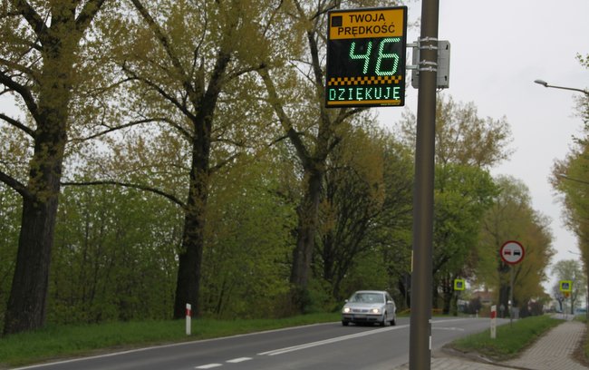 Przy ul. Wojska Polskiego w Strzelinie działa już sygnalizator prędkości
