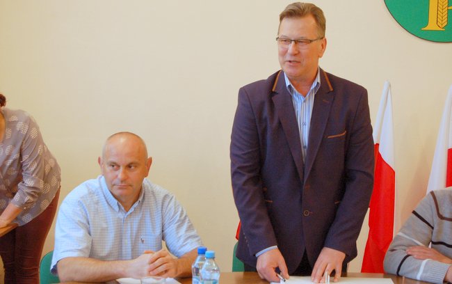  - Jak chce pan głosować na jakąś uchwałę, nie znając kosztów? - pytał radny Damian Długosz (z lewej)