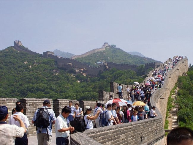 Mur Chiński robi z bliska piorunujące wrażenie. Zdjęcia oddają tylko cień rzeczywistości
