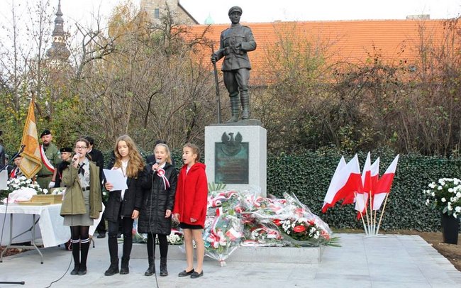 Odsłonięcie pomnika Legionisty w Strzelinie
