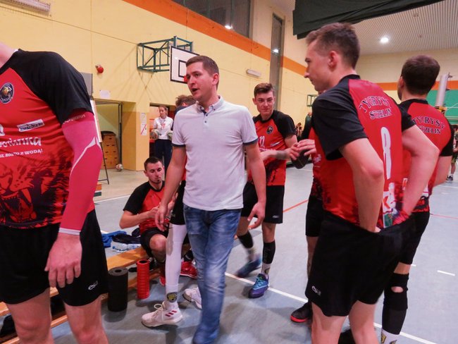 Podopieczni trenera Mateusza Synówki pozostają niepokonani we własnej hali