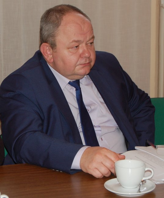 Dyrektor Zespołu Szkolno - Przedszkolnego w Przewornie Mariusz Michułka przedstawił projekt uchwały w sprawie nadania nowego statutu placówce, którą zarządza