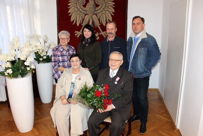 Krystyna i Kazimierz Barysowie z rodziną