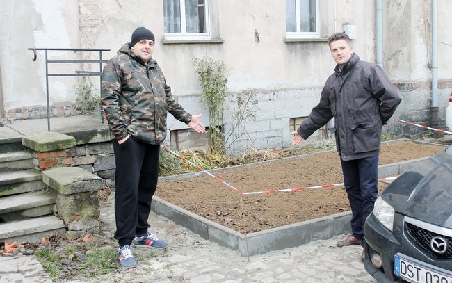 - Gmina zburzyła nasz porządek dla zachcianki jednej osoby - powiedział Grzegorz Ozimek (z prawej)