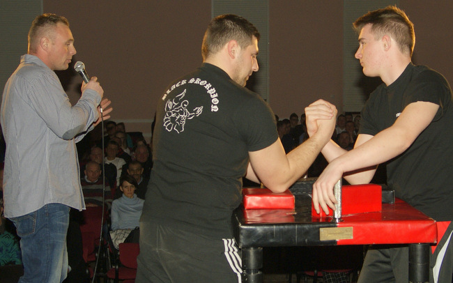 Pokaz treningu armwresligu z udziałem zawodników UKS-u Black Skorpion