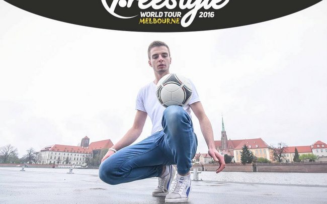 Strzeliński zawodnik football freestyle Daniel Mikołajek w ostatnim czasie wiele podróżuje