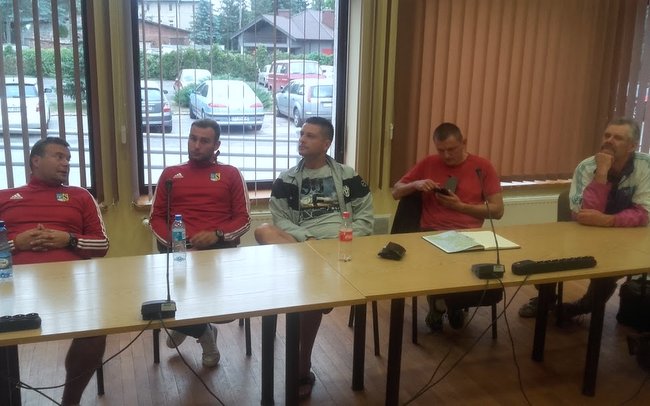 Przedstawiciele klubów powiatu strzelińskiego z uwagą słuchali o zmianach w przepisach gry w piłkę nożną