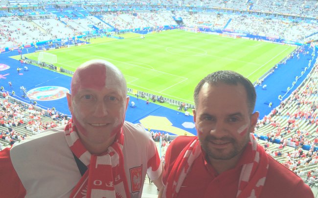Zbyszek (z lewej) i Jarek w polskich barwach tuż przed meczem z Niemcami