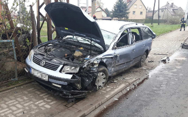 Samochód osobowy został poważnie uszkodozny. Foto: KPP Strzelin