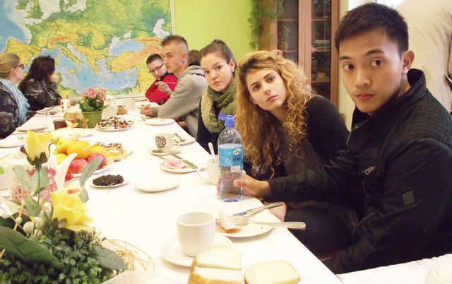 Prywatne Gimnazjum SLAVIA w Strzelinie po raz kolejny gościło trójkę wolontariuszy z zagranicy