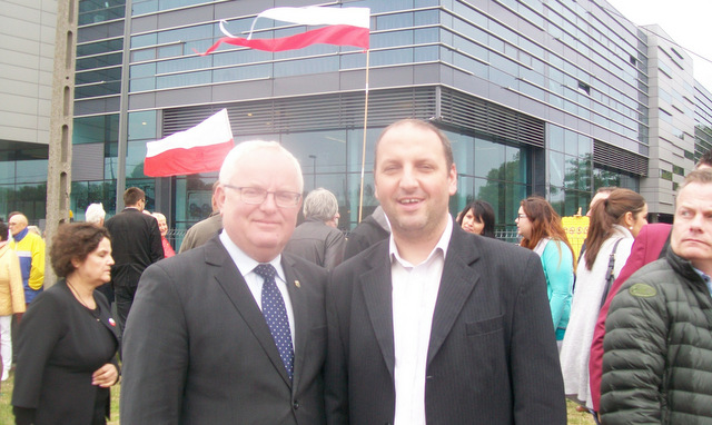 Na zdjęciu od lewej Waldemar Wysocki, starosta trzebnicki i Tomasz Adam,pełnomocnik Prawa i Sprawiedliwości gmin Borów i Kondratowice