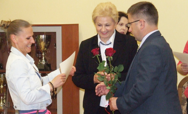 Starosta strzeliński Marek Warcholiński oraz dyrektor PCPR Halina Horodyska podziękowali rodzicom zastępczym za ich trud i poświęcenie dla dzieci