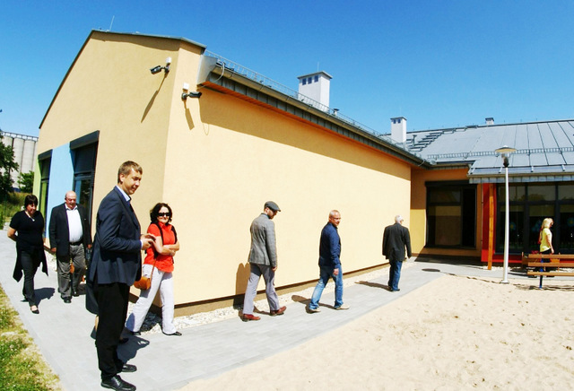 Czeska delegacja zwiedziła m.in. strzelińskie przedszkole. Na pierwszym planie burmistrz Svitavy David Simek (fot. Lech Pąchalski, UMiG Strzelin)