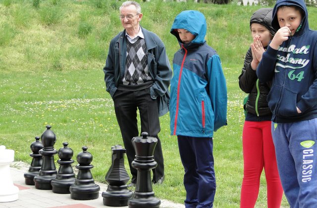  Majówka rozpoczęła się od partii szachów