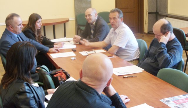 Pracownicy strzelińskiego magistratu objaśniali mieszkańcom procedurę składania wniosków