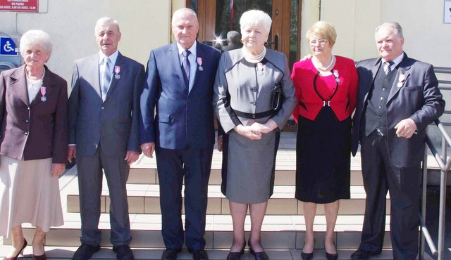 Władze państwowe uhonorowały sześcioro jubilatów z gminy Borów