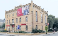 Dzieci uczyły się w partii