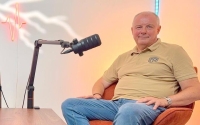 Co robić, gdy słyszysz dźwięk drona bojowego?