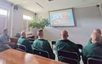 Skazani uczą się historii
