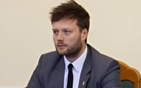 Koniec z przechodzeniem przez dziurę w płocie?