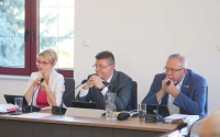 Podwójne standardy? Opozycja punktowała przewodniczącego