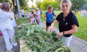 Zabawa z kwiatami, ogniem i wodą