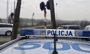 Tragiczny wypadek na przejeździe kolejowym w Ziębicach. Nie żyją dwie osoby