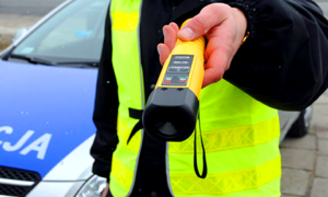 Jechała na mocnej "bani" - wylądowała w rowie