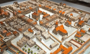 Izba pamięci a izba historyczna – dwa modele opowiadania o przeszłości