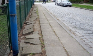 Naprawią niebezpieczny chodnik