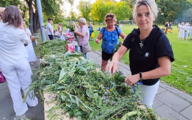 Zabawa z kwiatami, ogniem i wodą