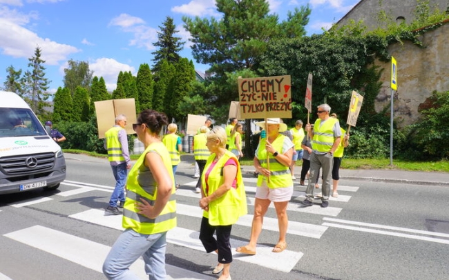 Mieszkańcy Ośna mają dość. Wyszli na ulicę 