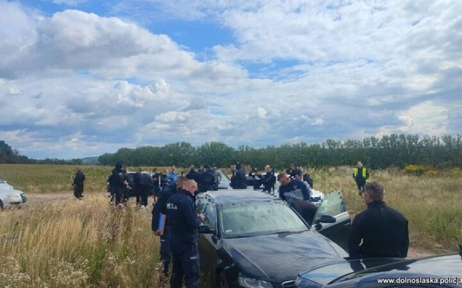 Dzięki szybkiej i skutecznej reakcji dolnośląskich policjantów, nie doszło do „ustawki” pseudokibiców