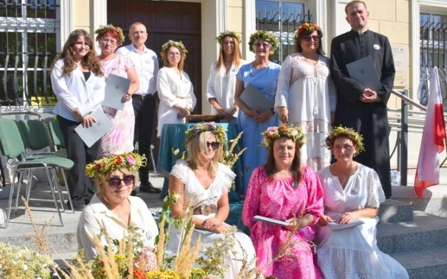 Poezja Kochanowskiego na schodach ratusza