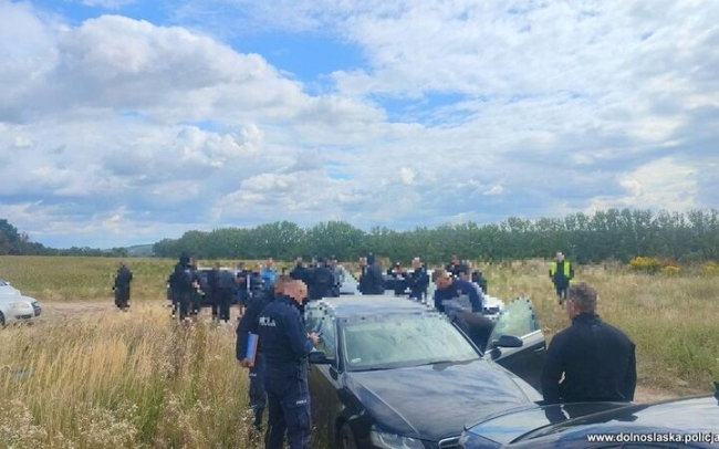 Kilkudziesięciu chuliganów gotowych do bójki