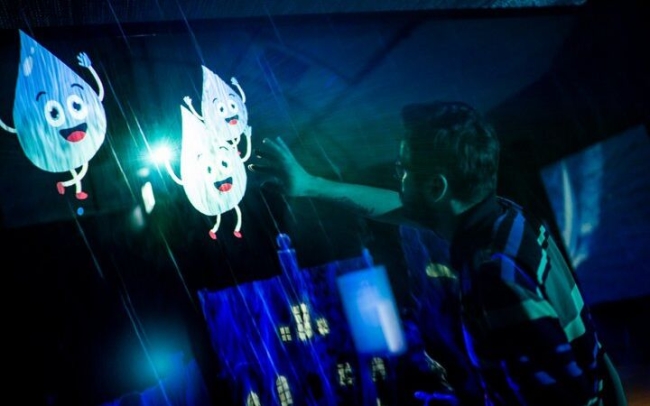 Dotknij chmur w Hydropolis